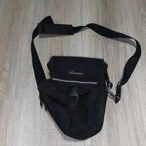 Pro Master black camera bag travel adjustable strap
Adjustable straps